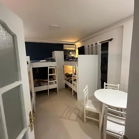 Blloku Vibes Albergue Tirana